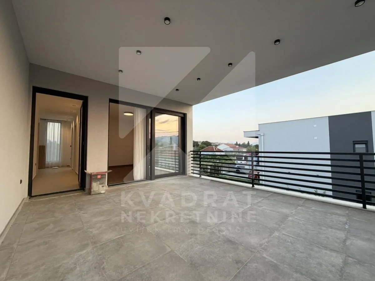 Sale, house, 225m², Gornja Gorica, Podgorica