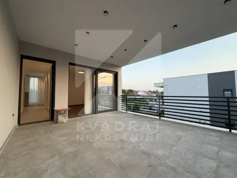 Sale, house, 225m², Gornja Gorica, Podgorica - image 23