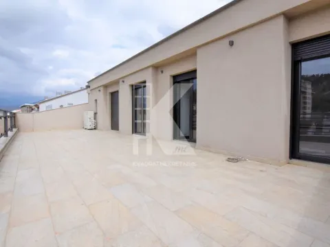 Izdavanje, poslovni prostor, 117m², Momišići, Podgorica - image 12