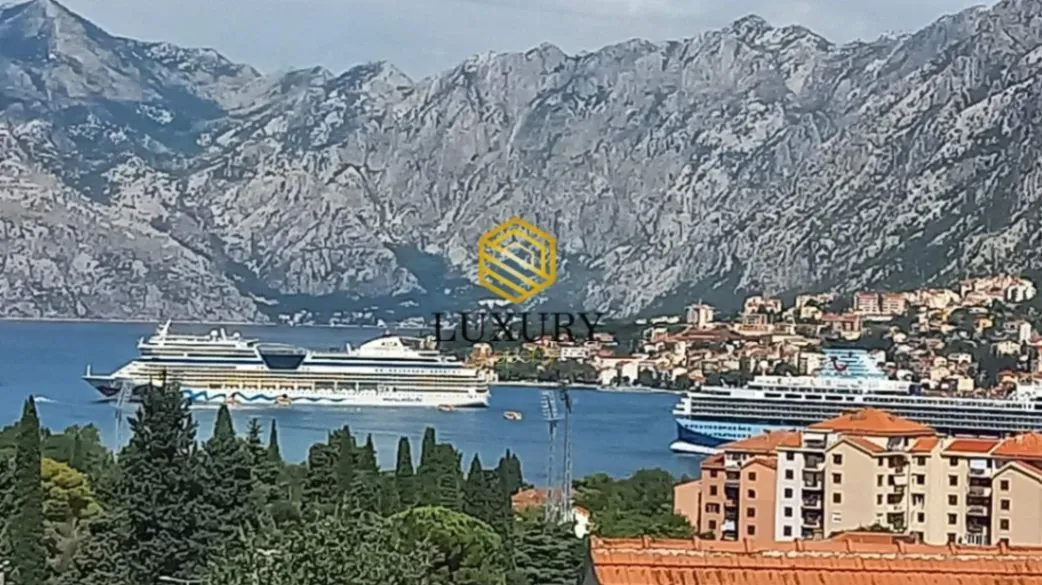 Rent, house, 240m², Škaljari, Kotor