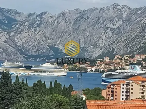 Izdavanje,  kuća, 240m2, Škaljari, Kotor