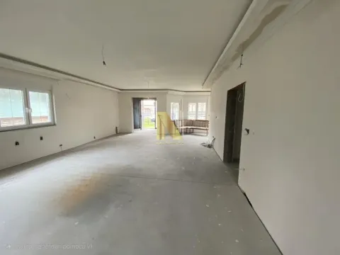 Prodaja, kuća, 304m², Centar, Žabljak - image 3