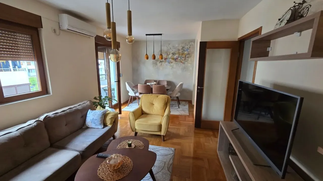 Izdavanje, dvosoban stan, 70m², Stari Aerodrom, Podgorica