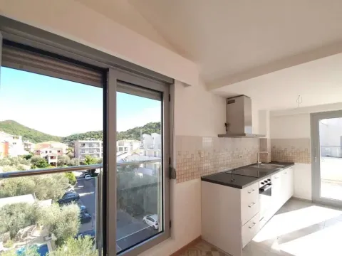 Sale, three bedroom apartment, 171m², Petrovac, Budva - image 3