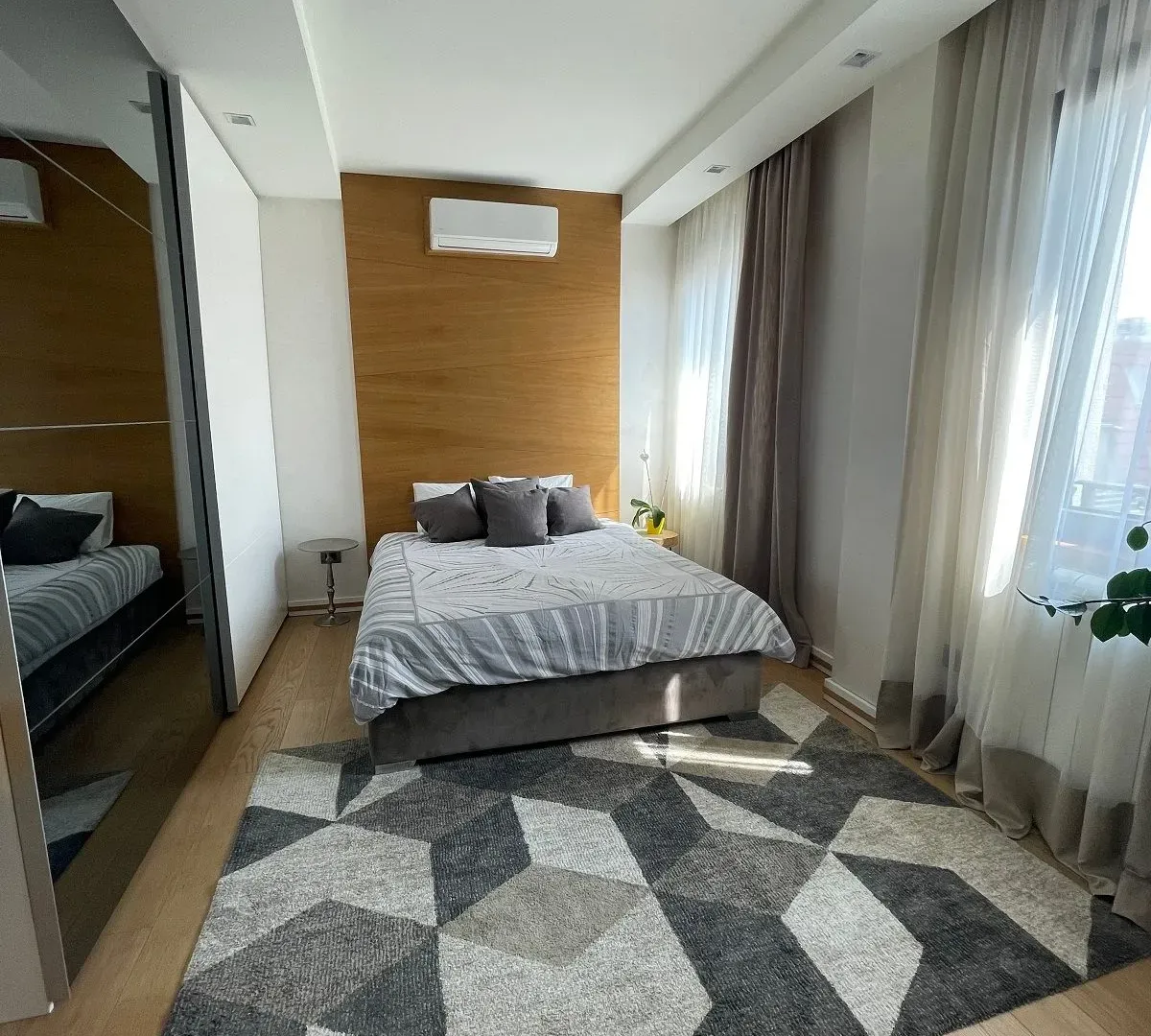 Izdavanje, trosoban stan, 100m², Crveni Krst, Beograd
