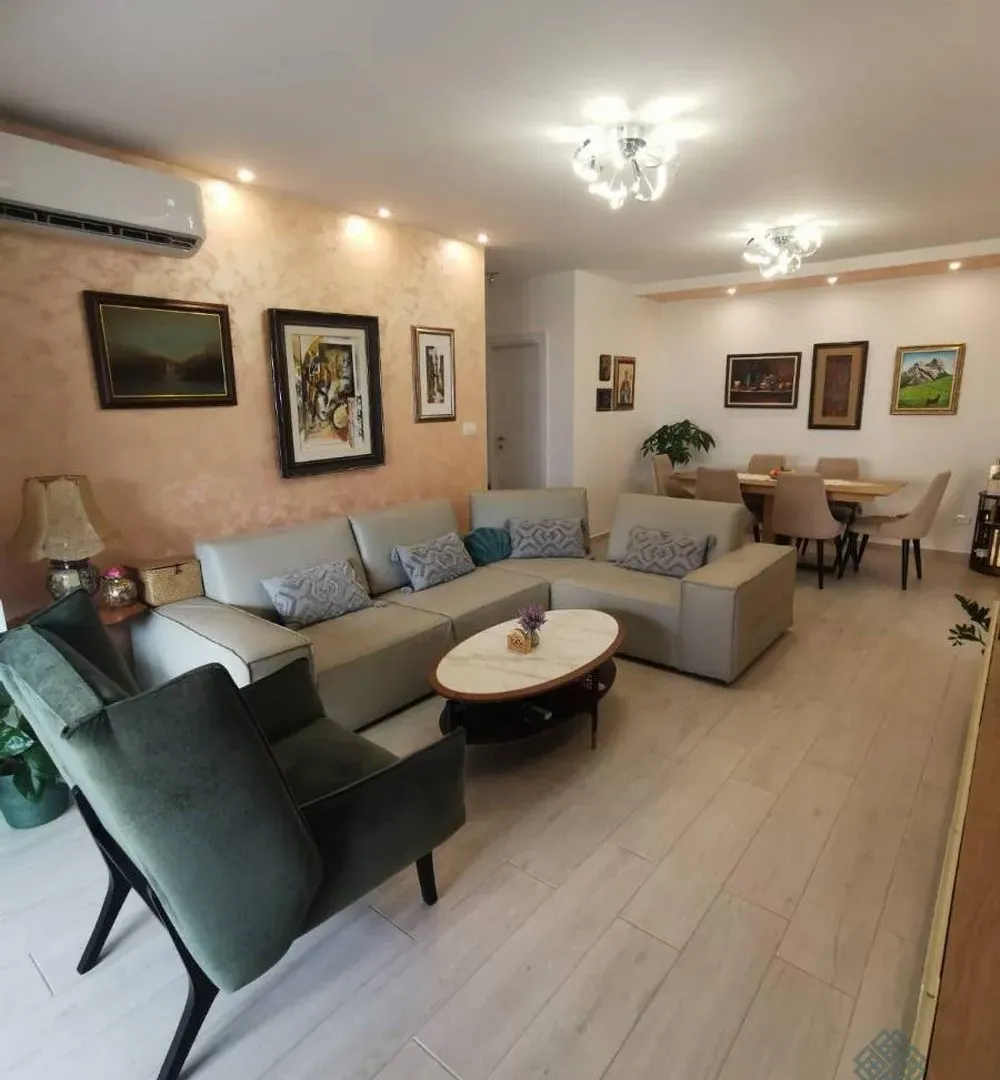 Prodaja, jednosoban stan, 61m², Dobrota, Kotor
