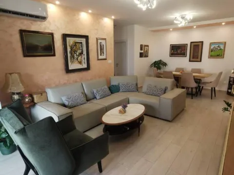 Sale, one bedroom apartment, 61m², Dobrota, Kotor - image 13