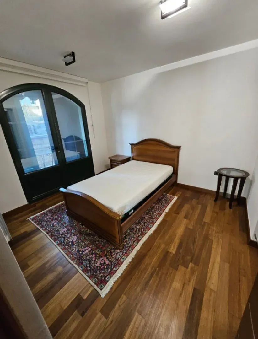 Izdavanje, kuća, 380m², Mareza, Podgorica