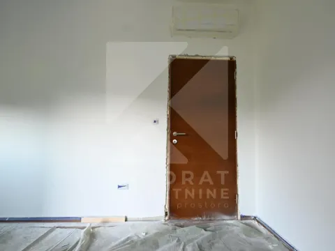 Izdavanje, poslovni prostor, 45m², Vezirov Most, Podgorica - image 11