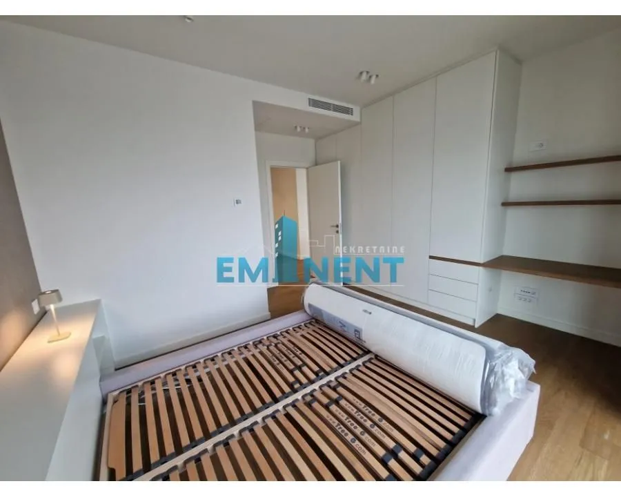 Bedroom with a double bed, built-in wardrobe, and a desk.