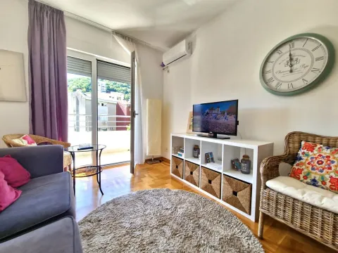 Izdavanje, dvosoban stan, 54m², Budva, Crna Gora - image 21