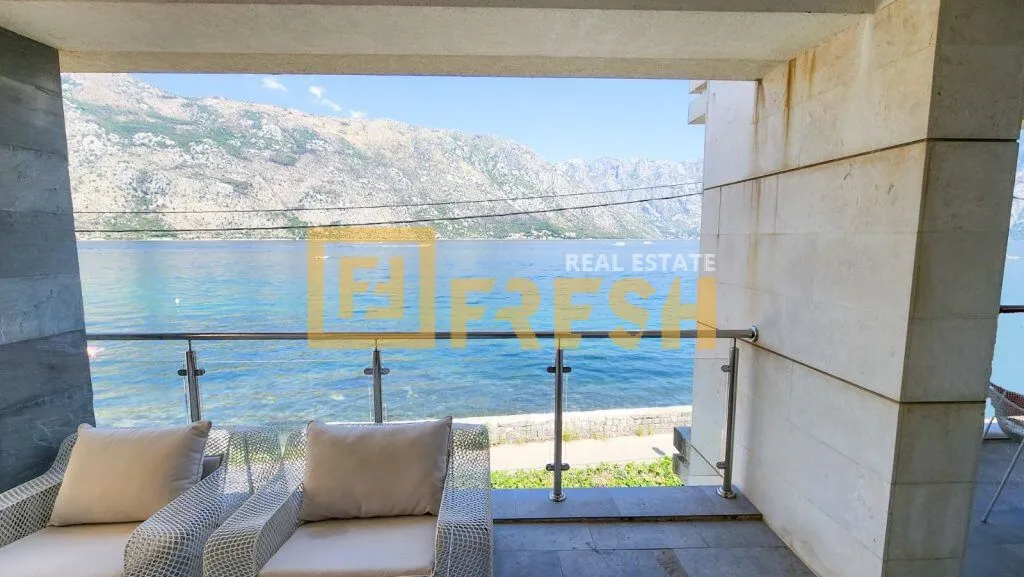 Prodaja, dvosoban stan, 102m², Kotor, Crna Gora