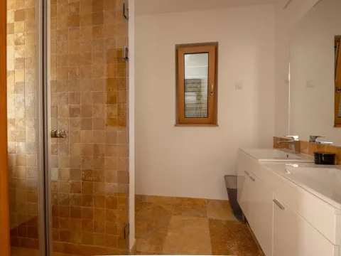 Prodaja, kuća, 228m², Kotor, Crna Gora - image 13