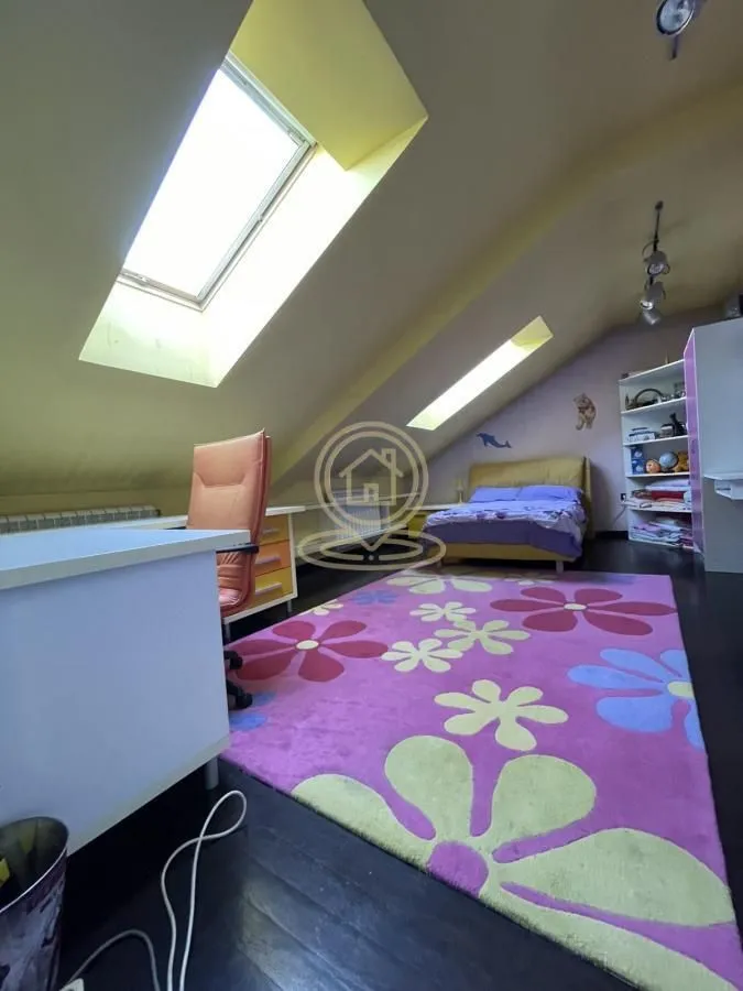 Izdavanje, stan, 310m², Grbavica, Novi Sad Sve Podlokacije