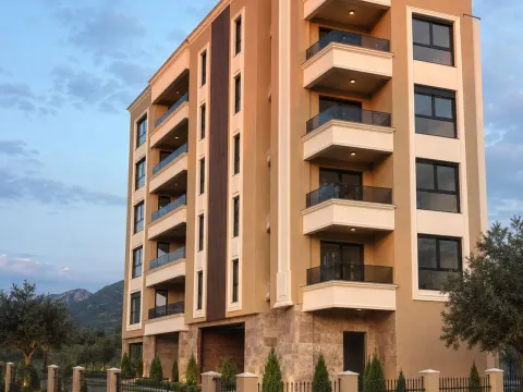 Prodaja, jednosoban stan, 52m², Centar, Bar - image 1