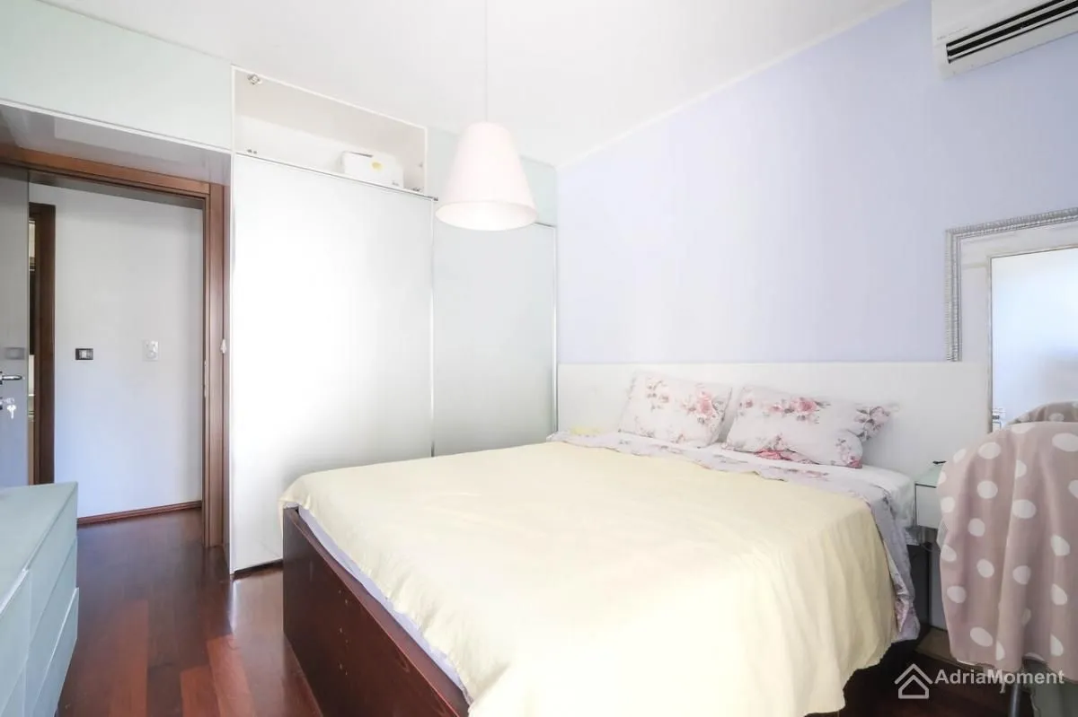 Sale, two bedroom apartment, 85m², Dobrota, Kotor