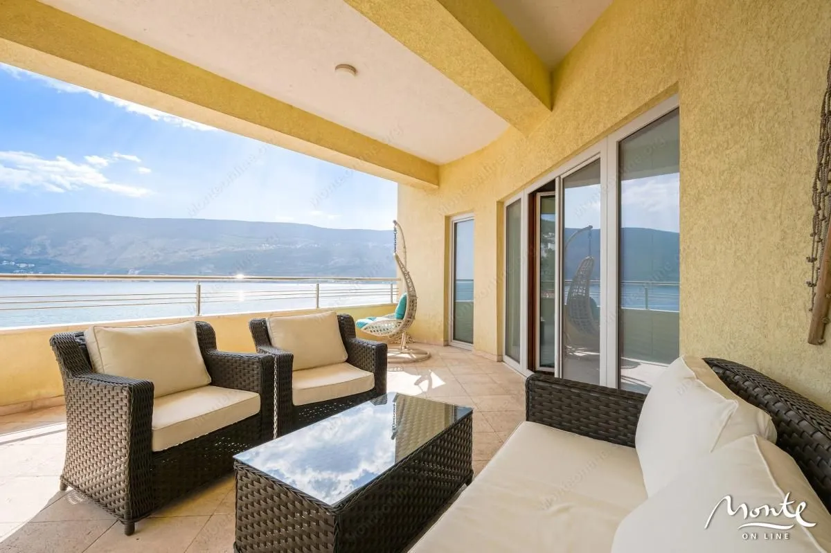 Prodaja, dvosoban stan, 158m², Igalo, Herceg Novi