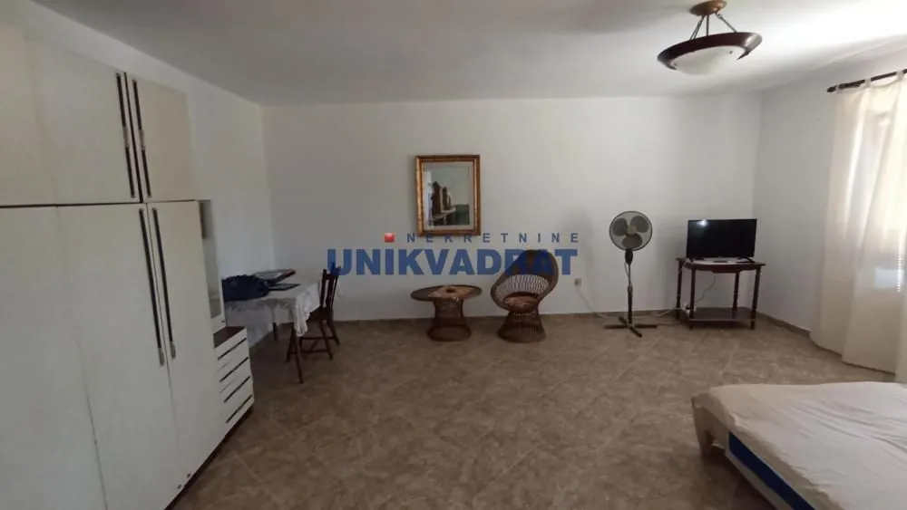 Prodaja, kuća, 280m², Centar, Topola