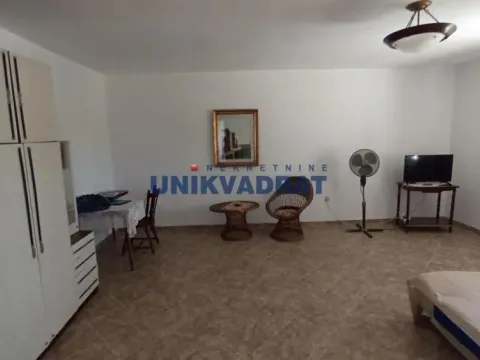 Prodaja, kuća, 280m², Centar, Topola - image 11