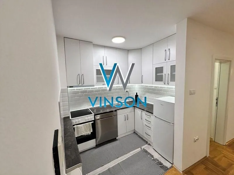 Izdavanje, dvosoban stan, 52m², Centar, Novi Sad
