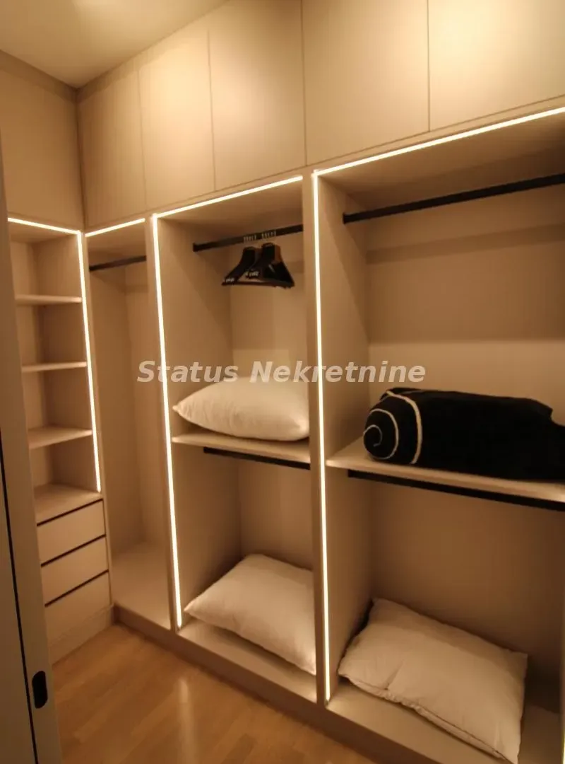 Izdavanje, stan, 200m², Telep, Novi Sad Sve Podlokacije