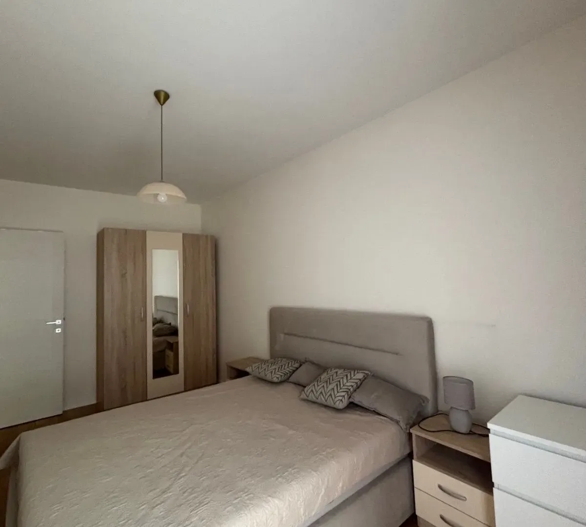 Izdavanje, jednosoban stan, 43m², Central Point, Podgorica