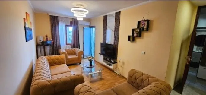 Izdavanje, dvosoban stan, 67m², Pobrežje, Podgorica