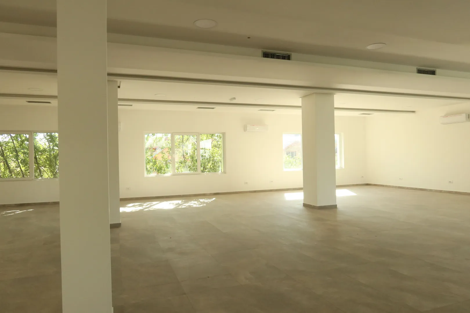 Rent, office space, 250m², Zemun Polje, Beograd