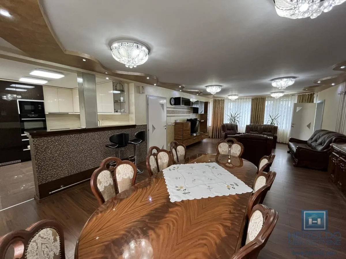 Prodaja, kuća, 302m², Vinorača, Jagodina