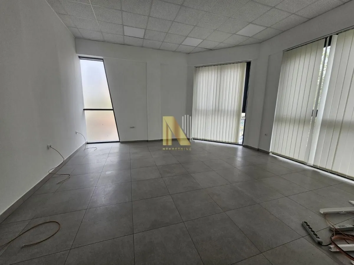 Rent, office space, 300m², Centar, Subotica