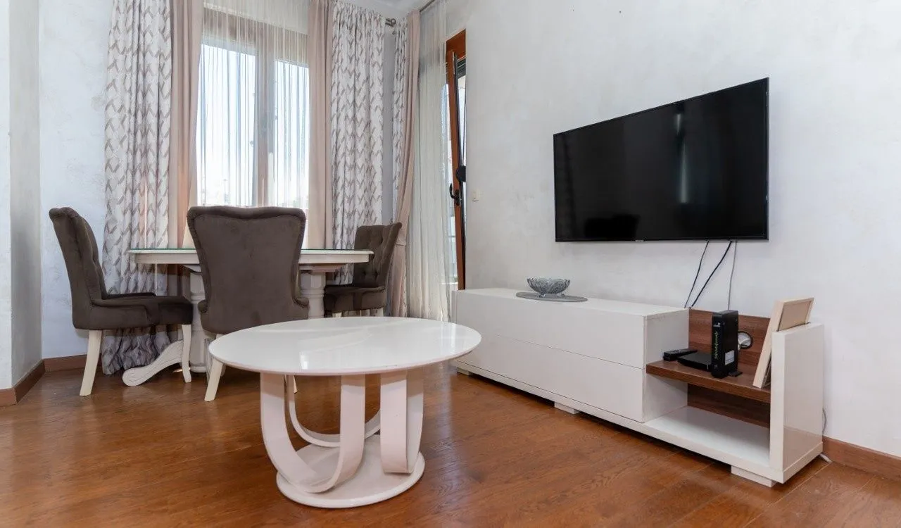 Izdavanje, trosoban stan, 86m², Stara Varoš, Podgorica