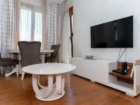 Izdavanje, trosoban stan, 86m², Stara Varoš, Podgorica - image 4
