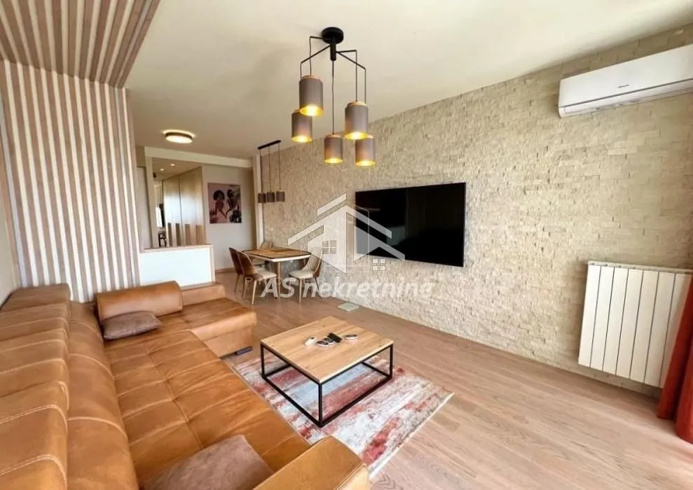 Izdavanje, trosoban stan, 83m², Savski Venac, Beograd