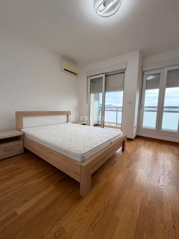 Izdavanje, dvosoban stan, 68m², City Kvart, Podgorica