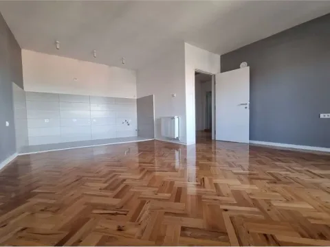 Sale, three bedroom apartment, 82m², Niš, Srbija - image 11