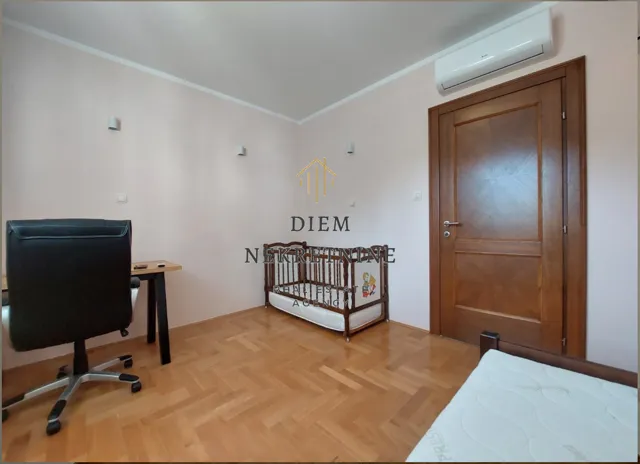 Rent, three bedroom apartment, 130m², Dobrota, Kotor