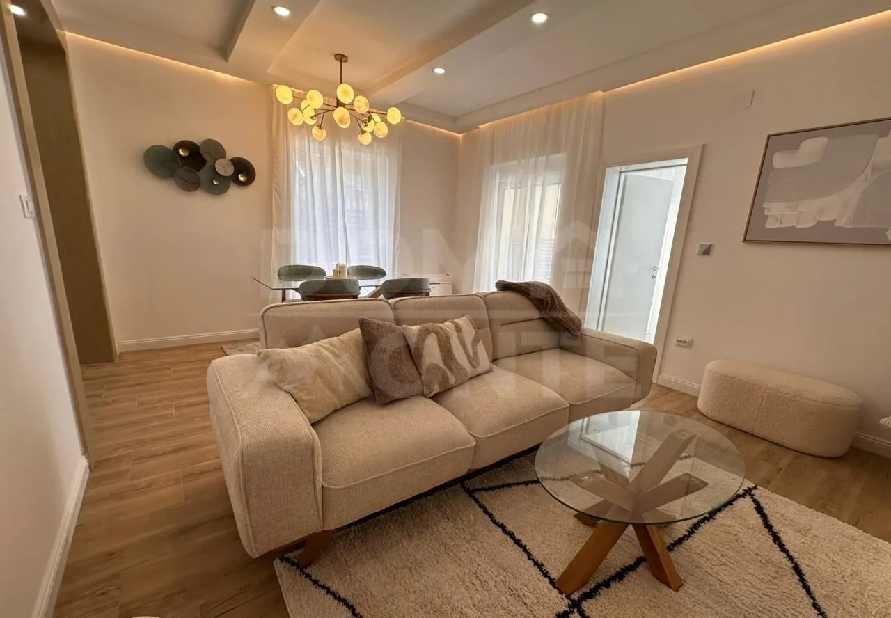 Izdavanje, četvorosoban stan, 104m², Zelenika, Herceg Novi