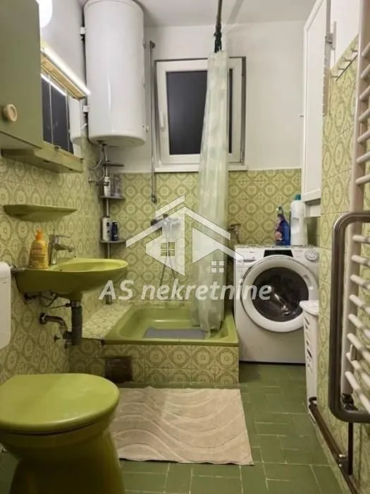 Izdavanje, četvorosoban stan, 79m², Autokomanda, Voždovac Sve Podlokacije