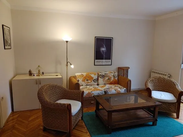 Izdavanje, dvosoban stan, 70m², Savski Venac, Beograd
