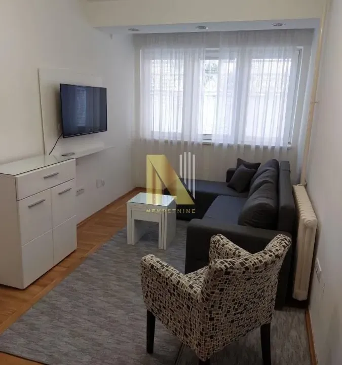 Izdavanje, dvosoban stan, 34m², Socijalno, Novi Sad Sve Podlokacije