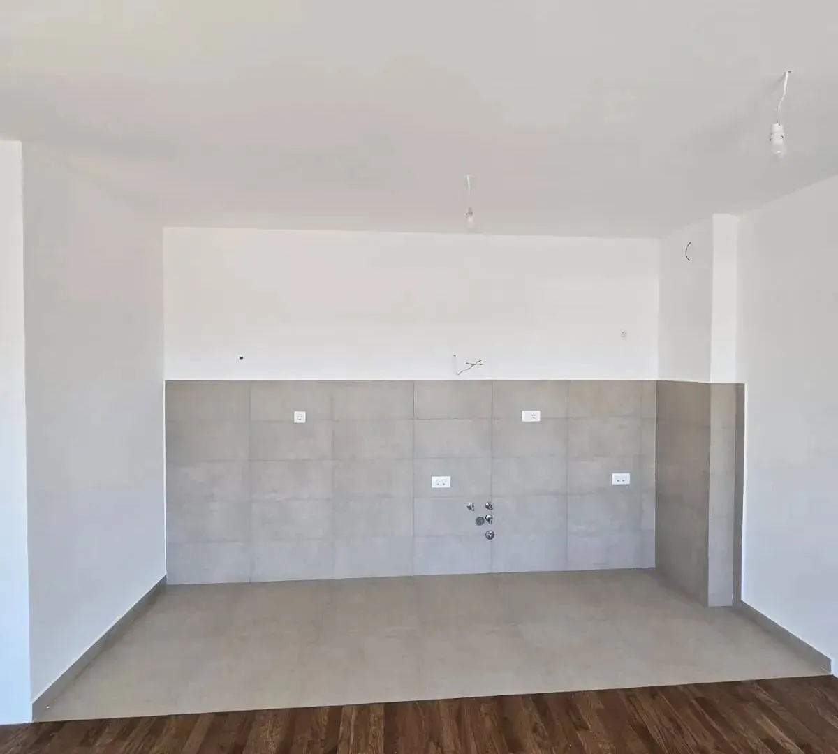 Prodaja, dvosoban stan, 69m², Šušanj, Bar