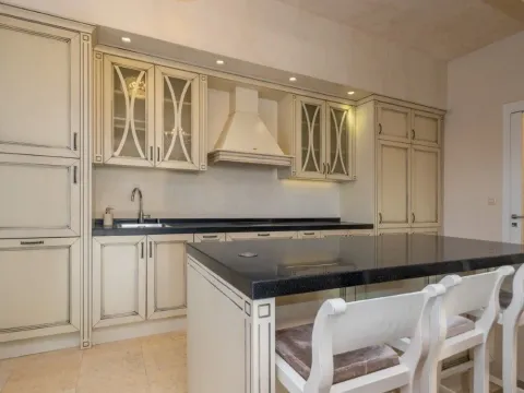 Rent, three bedroom apartment, 275m², Podgorica, Crna Gora - image 4