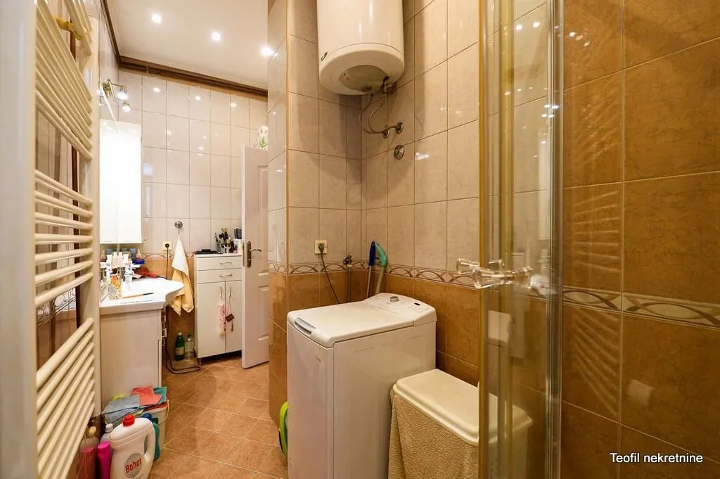 Prodaja, trosoban stan, 86m², Vračar, Šid