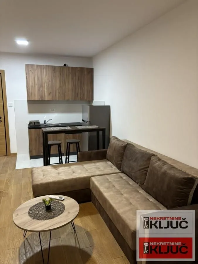 Izdavanje, garsonjera, 28m², Bulevar Oslobodjenja, Novi Sad Sve Podlokacije