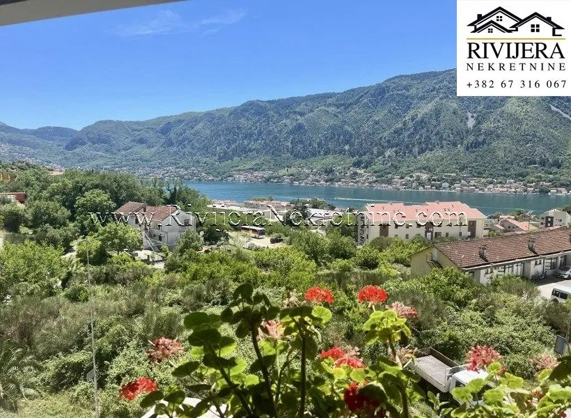 Prodaja, trosoban stan, 220m², Dobrota, Kotor