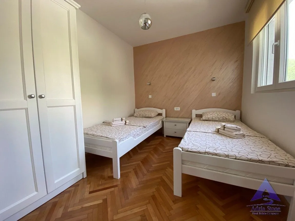 Rent, three bedroom apartment, 115m², Bečići, Budva