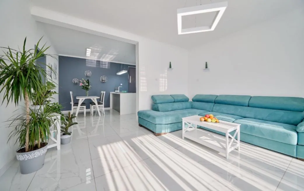 Prodaja, četvorosoban stan, 200m², Polje, Bar