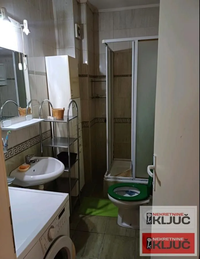 Izdavanje, jednosoban stan, 40m², Grbavica, Novi Sad Sve Podlokacije