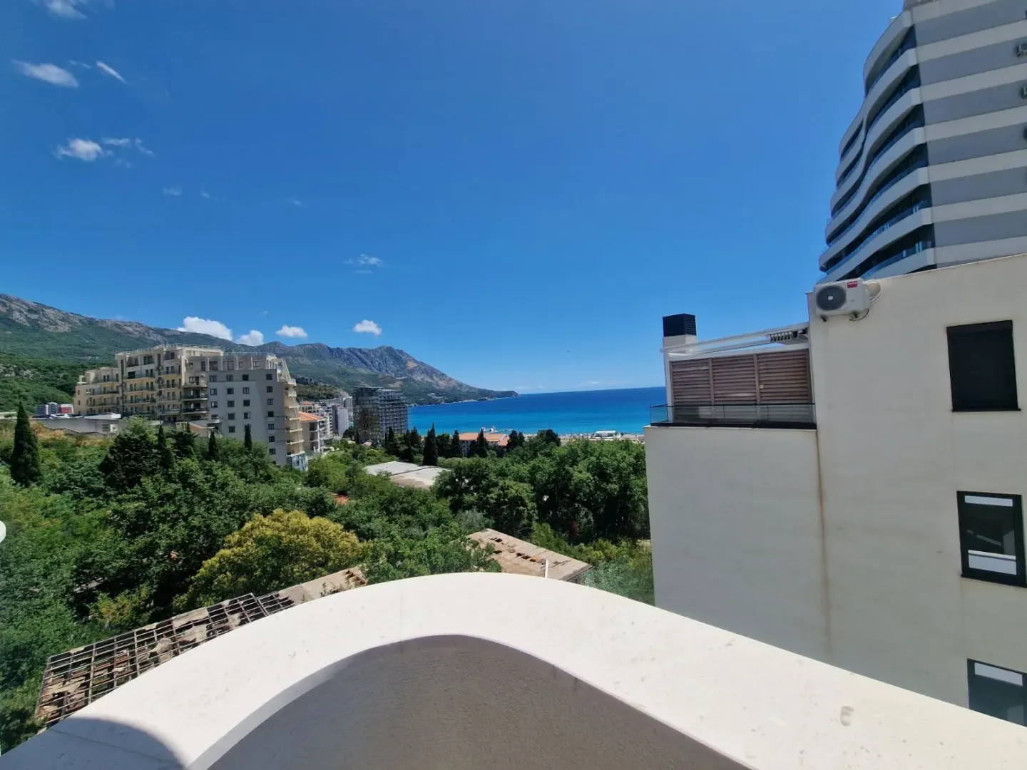 Rent, one bedroom apartment, 42m², Bečići, Budva