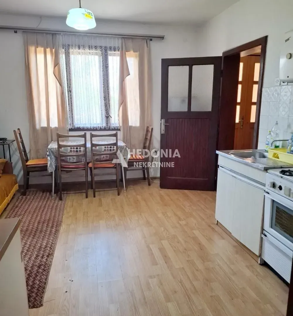 Prodaja, kuća, 176m², Centar, Inđija